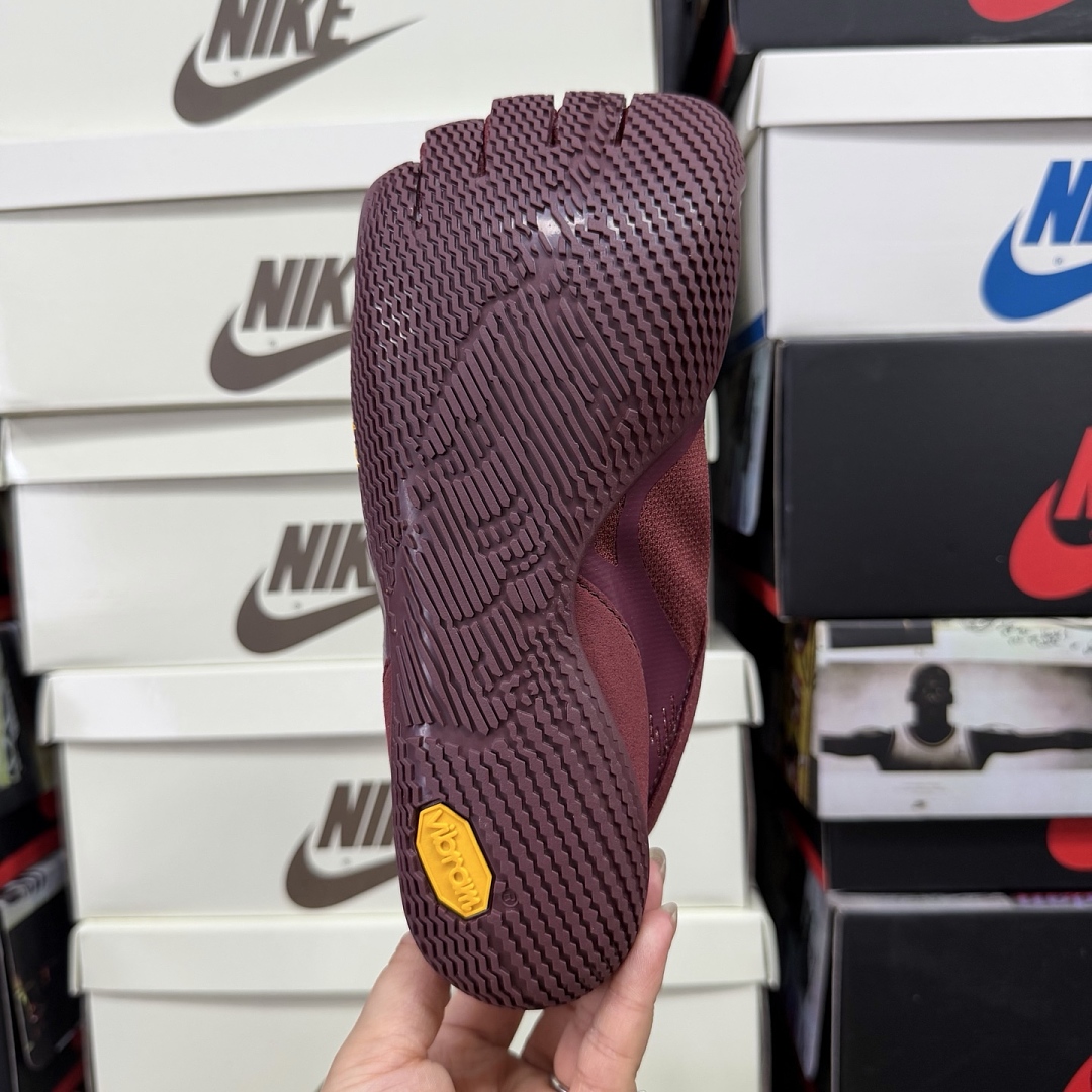 Suicoke Finger Chukka Boot 19W0702 Wine Red Straps - Image 3