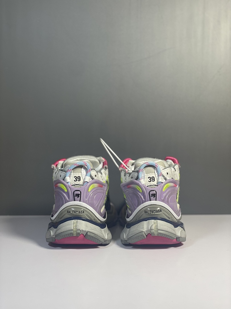 Balenciaga Runner 7.5 - Image 17