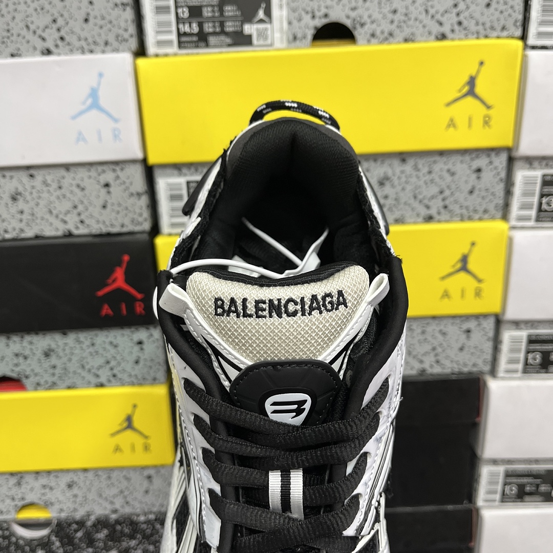 Balenciaga BLCG Runner 7.0 - Image 2