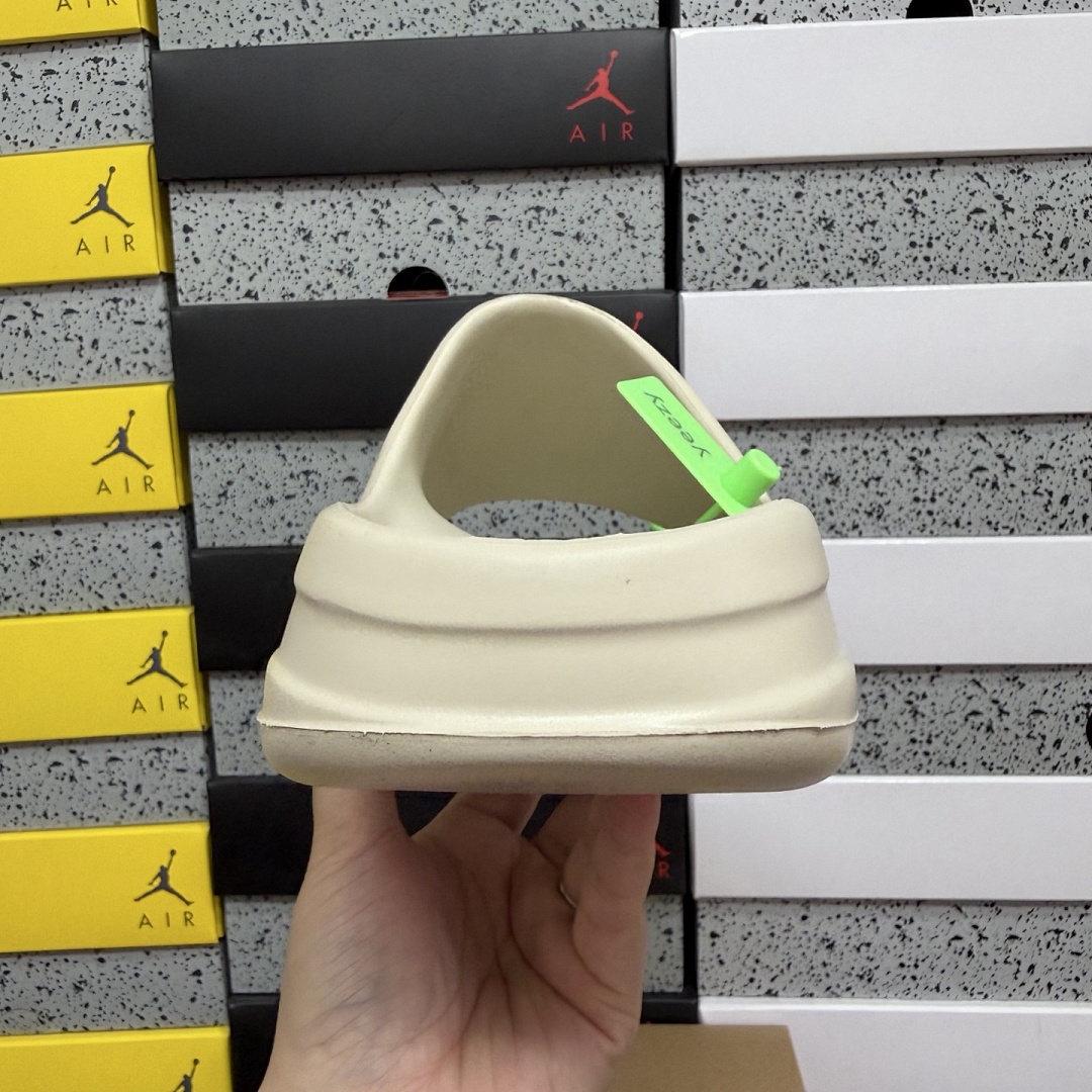 Adidas Slide/Foam Runner - Image 119