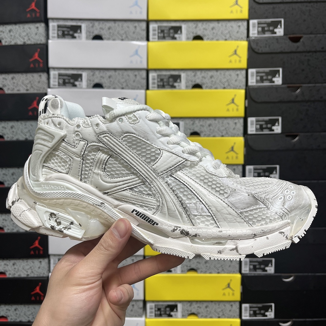 Balenciaga BLCG Runner 7.5 - Image 8