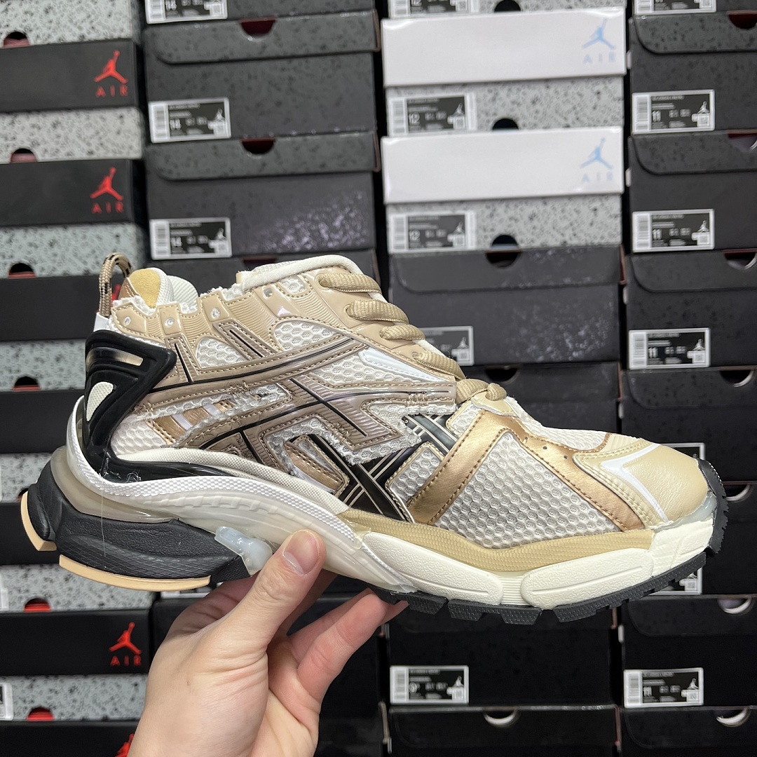 Balenciaga BLCG Runner 7.0 - Image 10