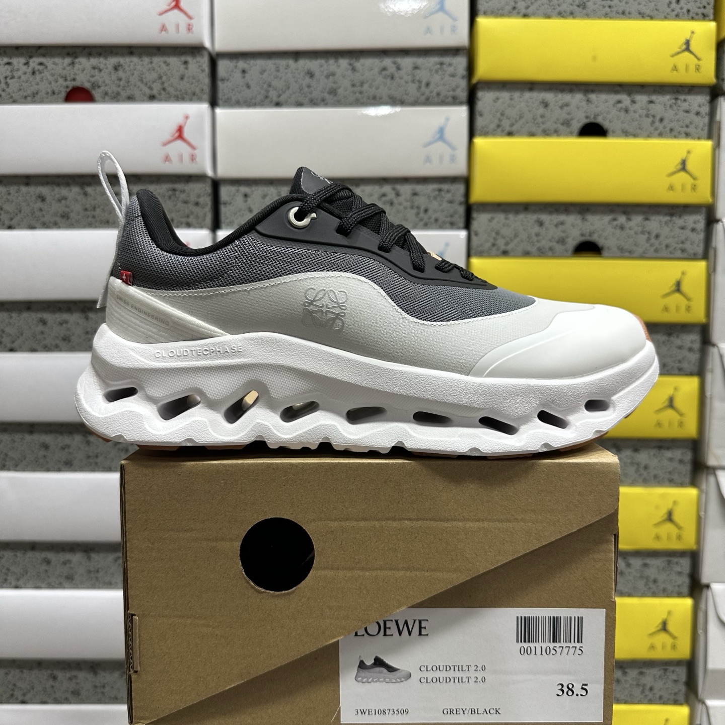On Running Running Cloudtilt 2 LOEWE Black White 3WE10873509 - Image 11
