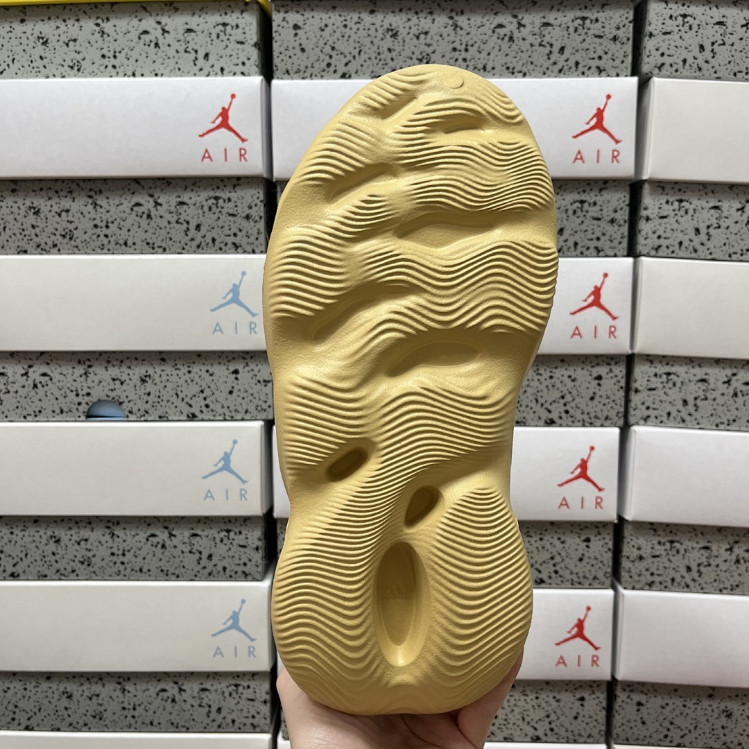 Adidas Slide/Foam Runner - Image 47