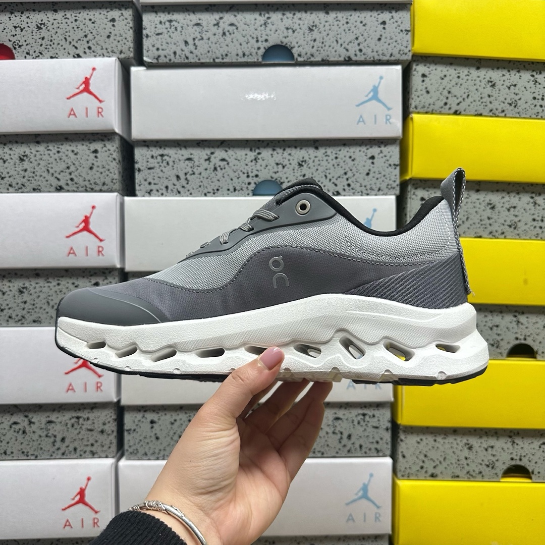 On Running Cloudtilt 2 LOEWE (Grey) - Image 3