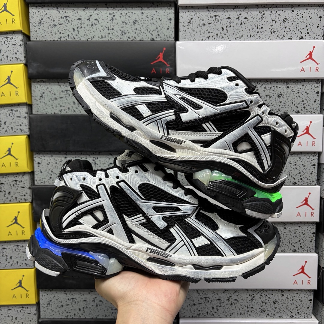 Balenciaga Runner LED 7 Gen - Image 6