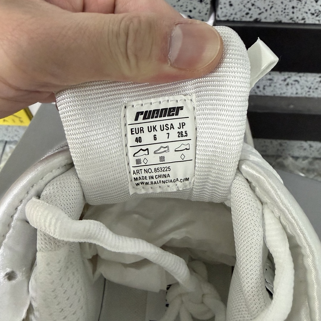Balenciaga Runner LED 7.5 (White) - Image 8