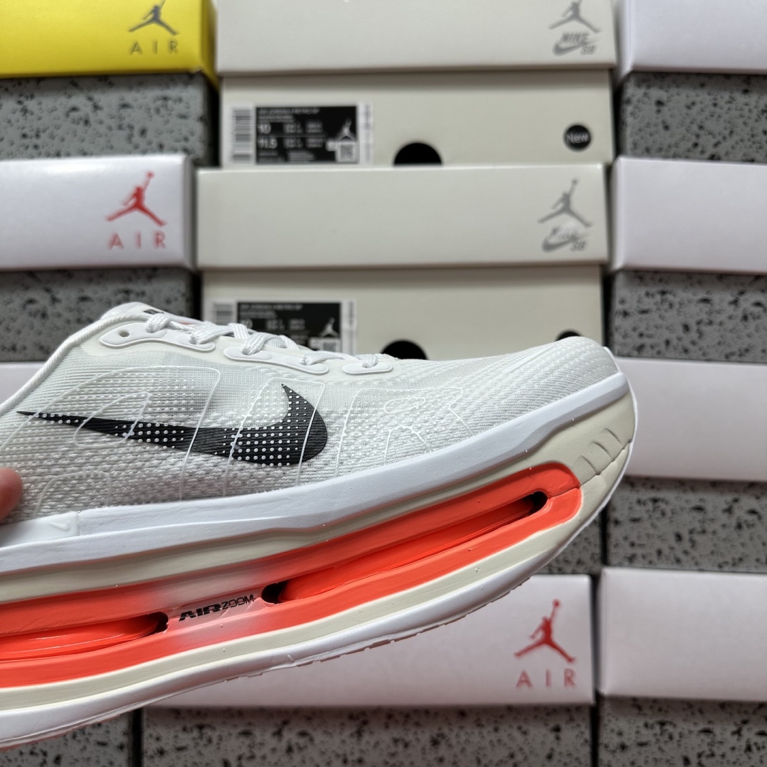 Nike Vomero Premium HQ2050-631 - Image 3