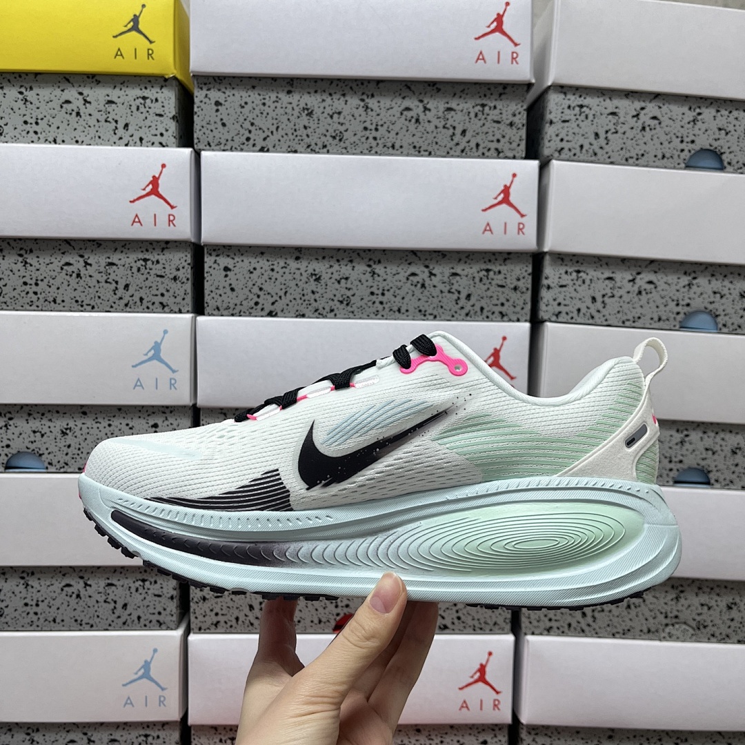 Nike Vomero 18 White Glacier Blue Hyper (Pink) - Image 4