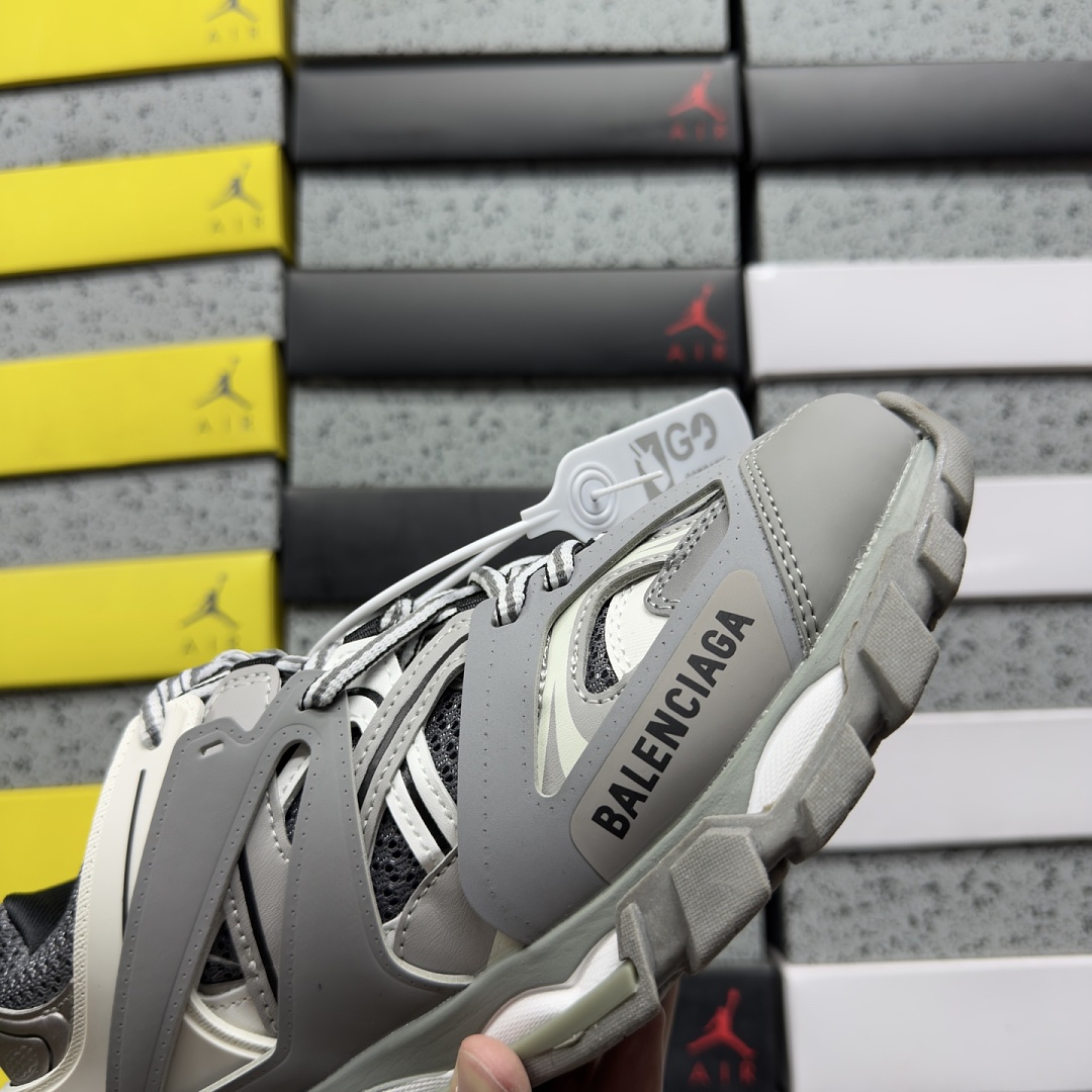 Balenciaga BLCG Track LED 3.0 (Grey) - Image 4