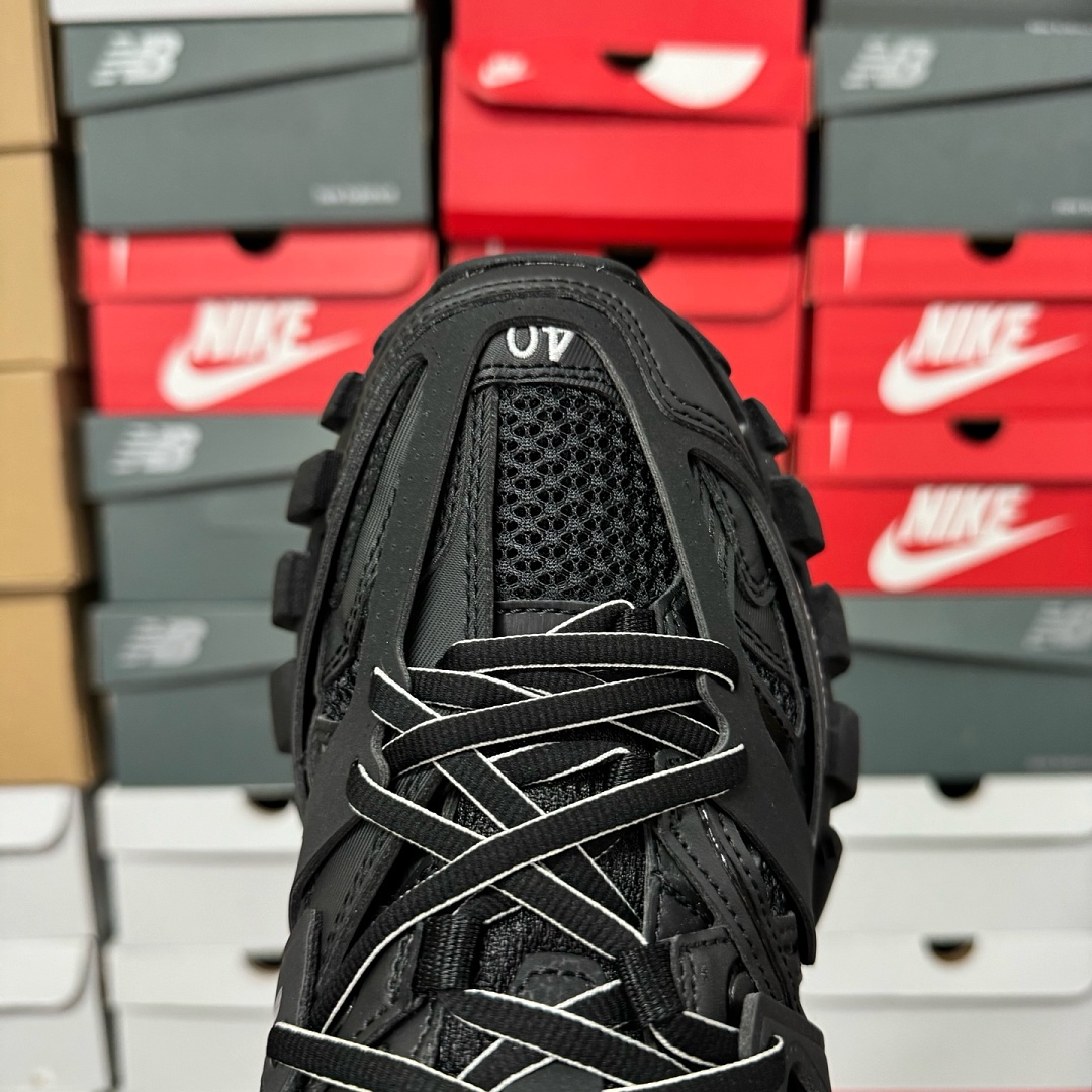 Balenciaga Track Black LED - Image 3