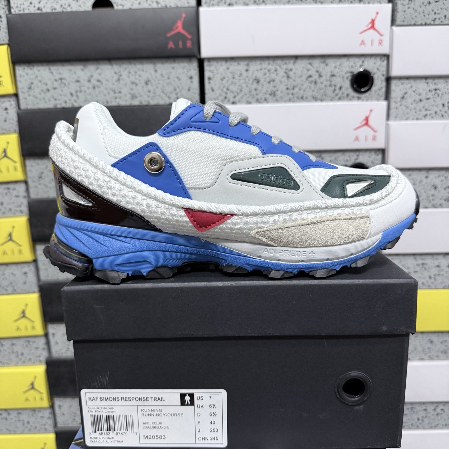 On Running Response Trail 2 Raf Simons - Image 11
