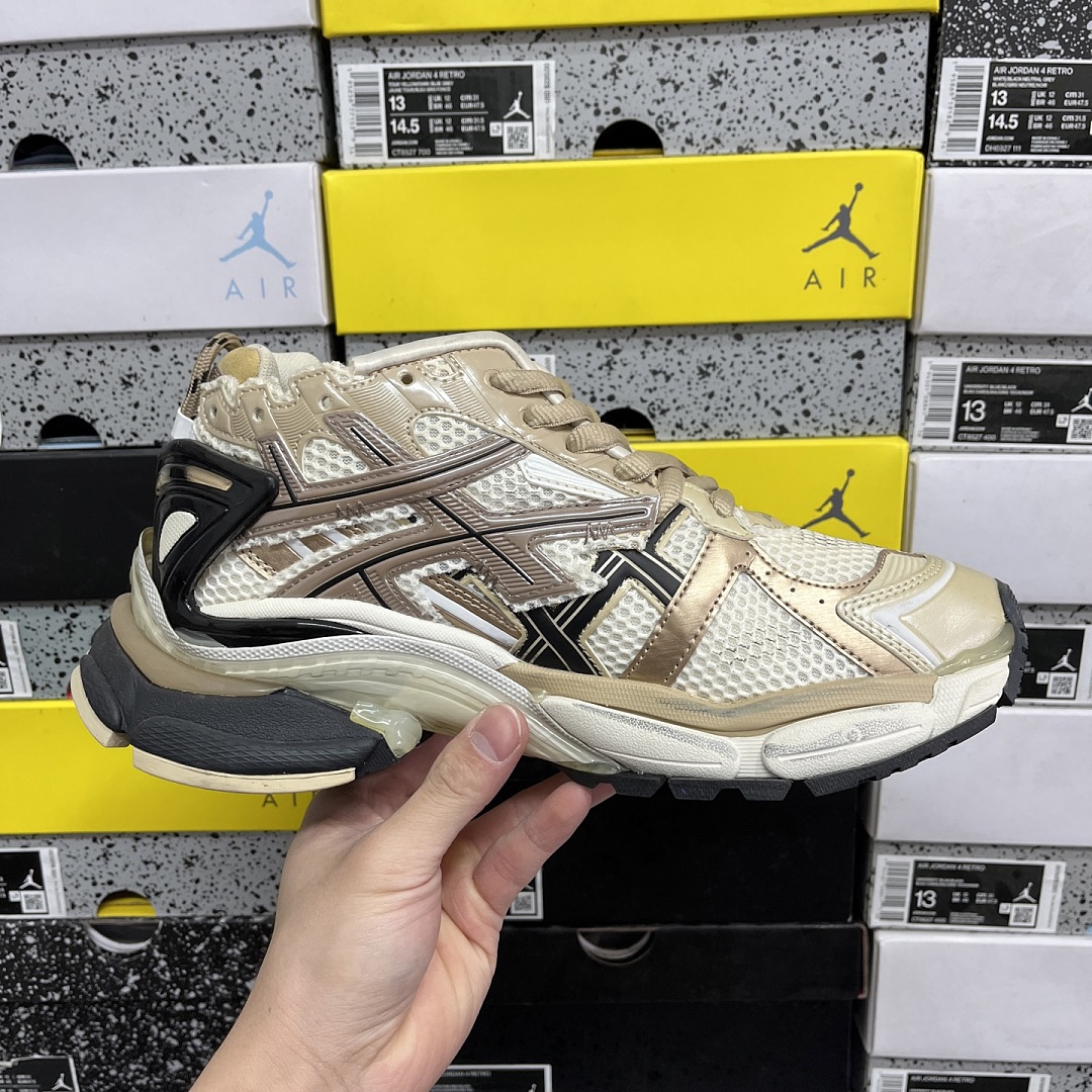 Balenciaga BLCG Runner 7.0 - Image 10