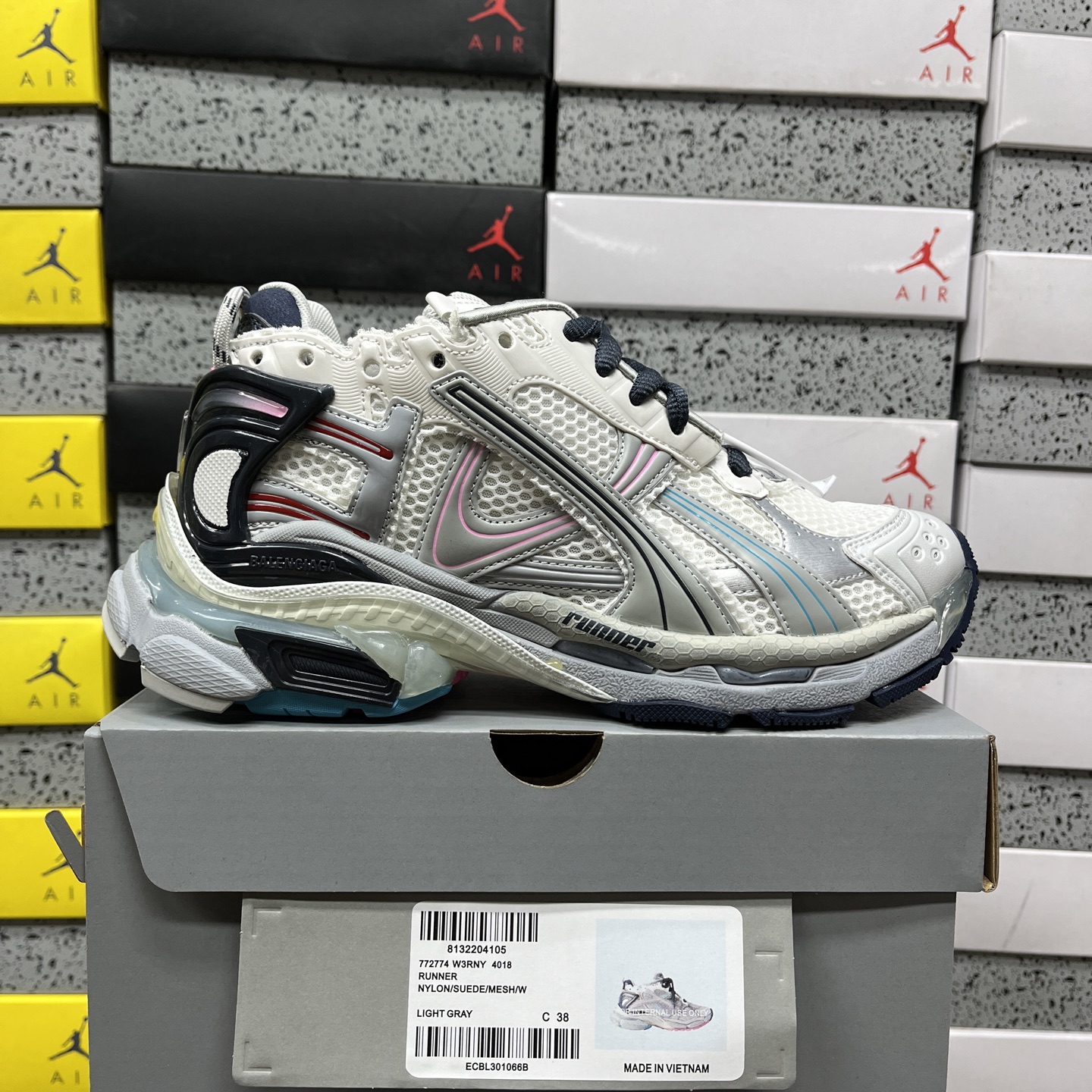 Balenciaga BLCG Runner 7.5 - Image 11