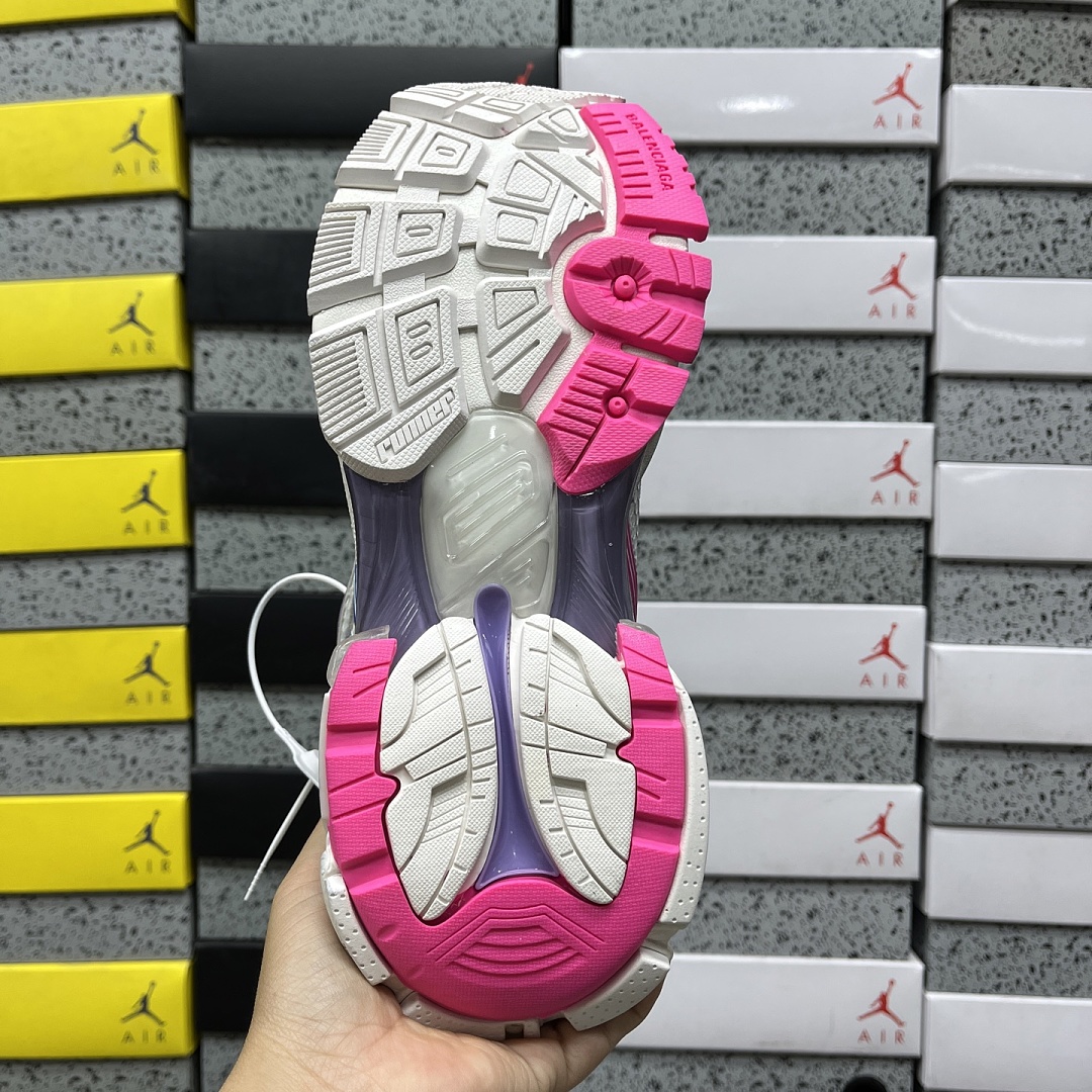 Balenciaga BLCG Runner - Image 16