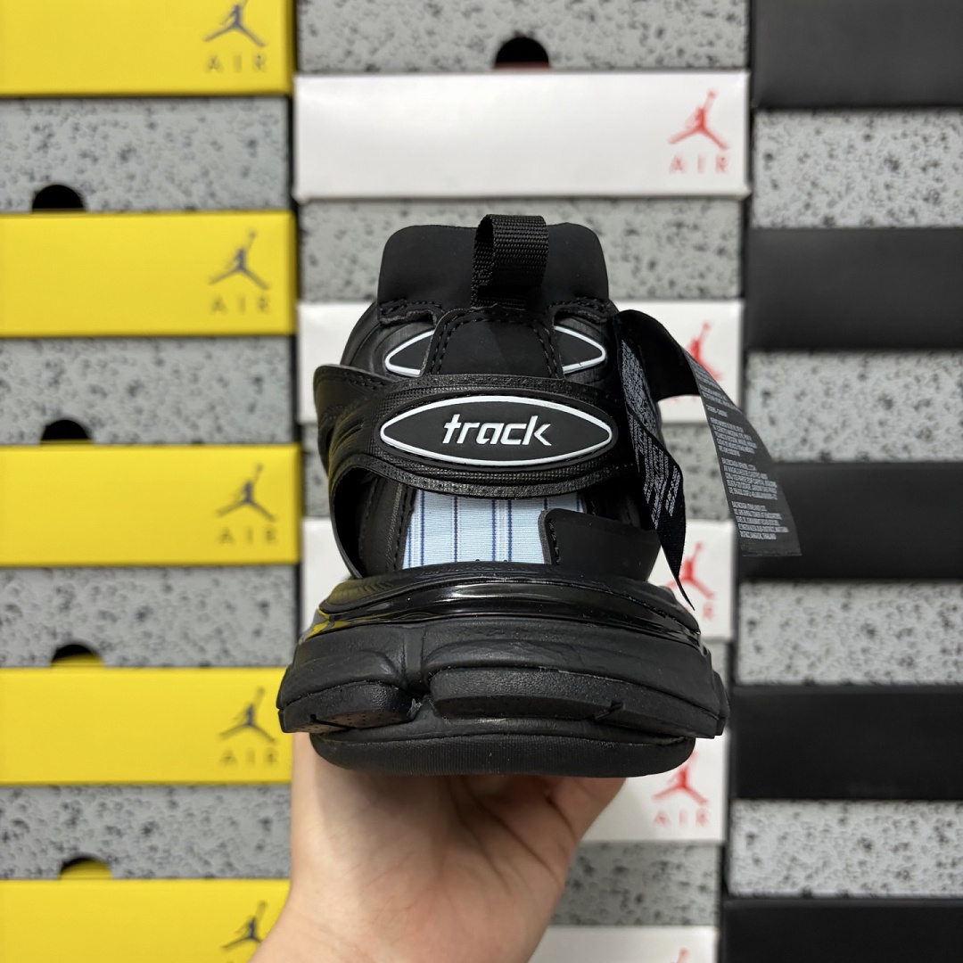 Balenciaga BLCG Track 3.0 - Image 12