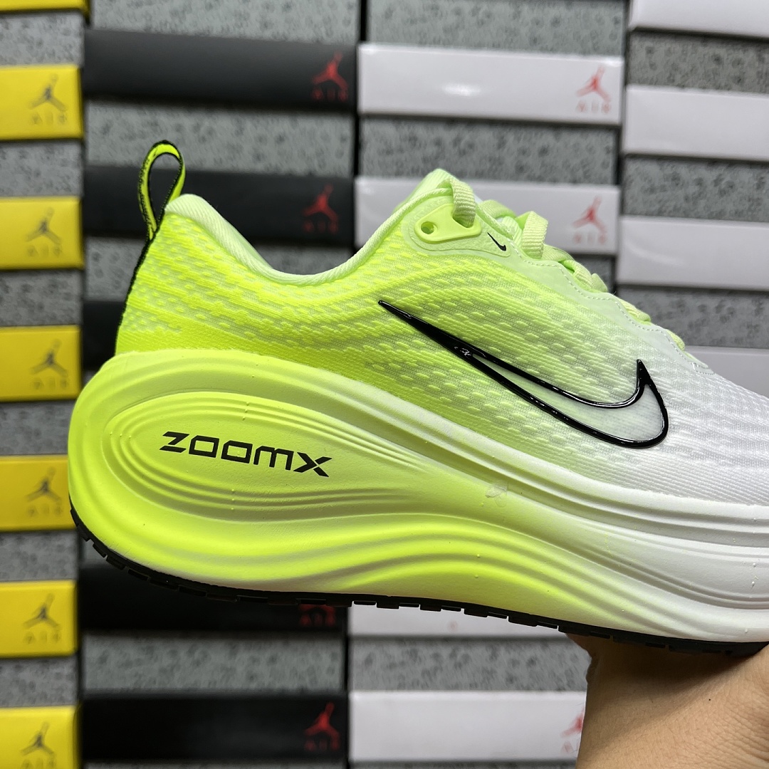Nike Vomero Plus - Image 4