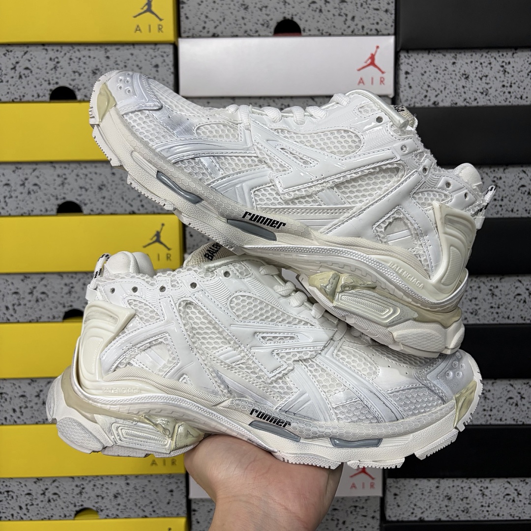 Balenciaga BLCG Runner 7.0 - Image 10