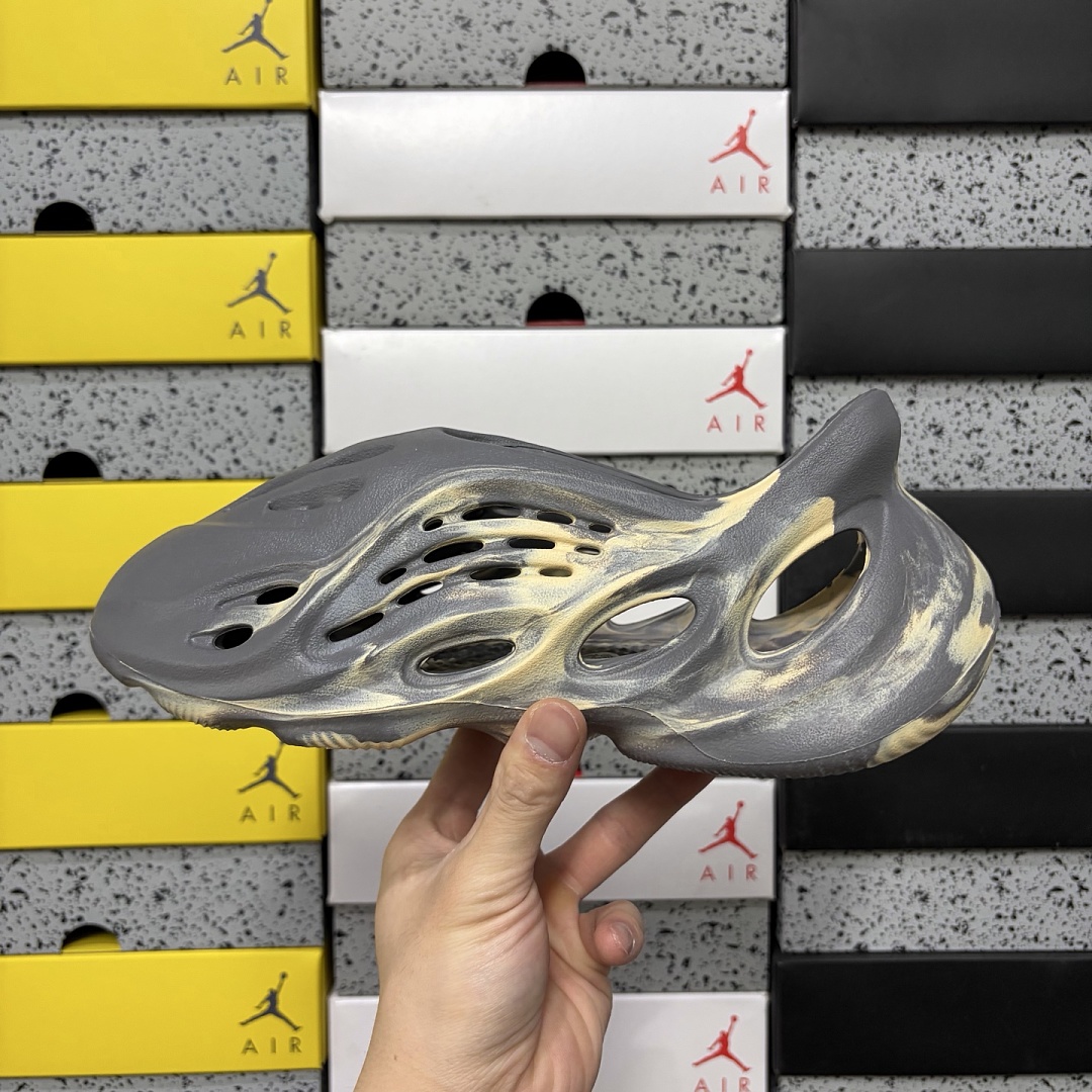 Adidas Yeezy Foam RNNR MXT Moon Gray Clogs - Image 8