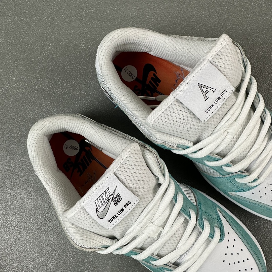 Nike SB Dunk Low April Skateboards - Image 7