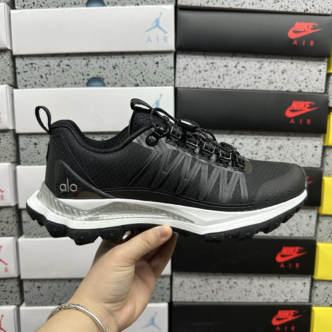 Alo Yoga Trail Black White A0892U_BLACK/ - Image 3