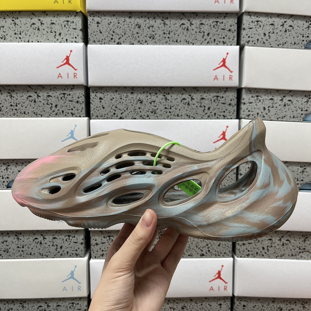 Adidas Slide/Foam Runner - Image 73