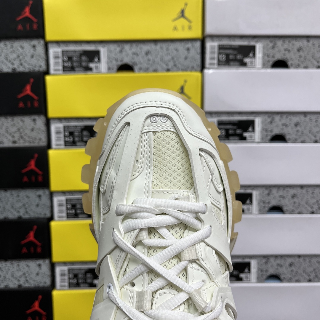 Balenciaga BLCG Track 3.0 - Image 7