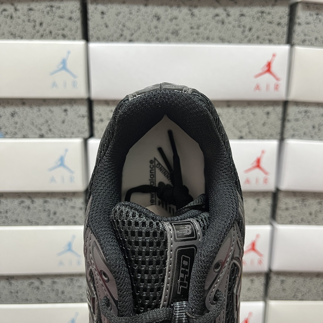 New Balance 740 (Triple Black) - Image 7