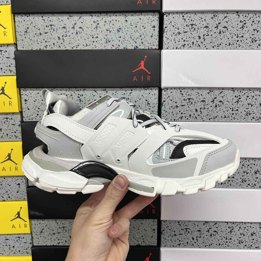 Balenciaga BLCG Track 3.0 - Image 4