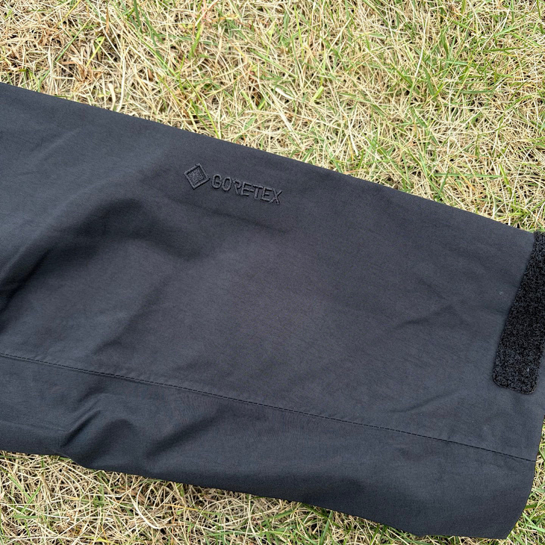 Arc'teryx Beta Jacket (Black SL) - Image 7