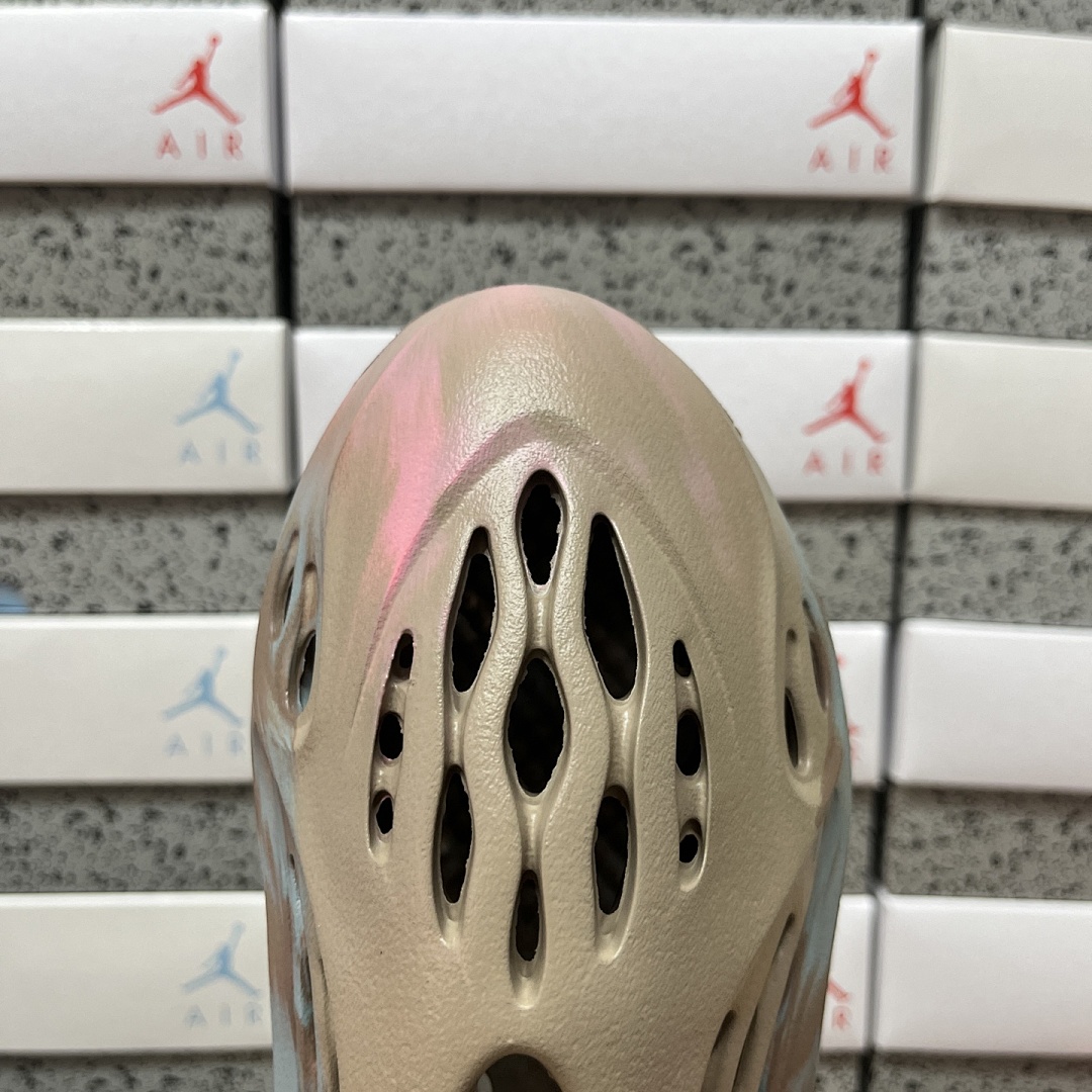 Adidas Slide/Foam Runner - Image 77
