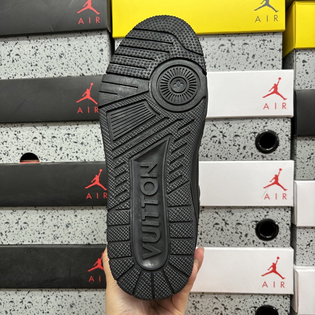 Louis Vuitton Trainer 1-17 - Image 8
