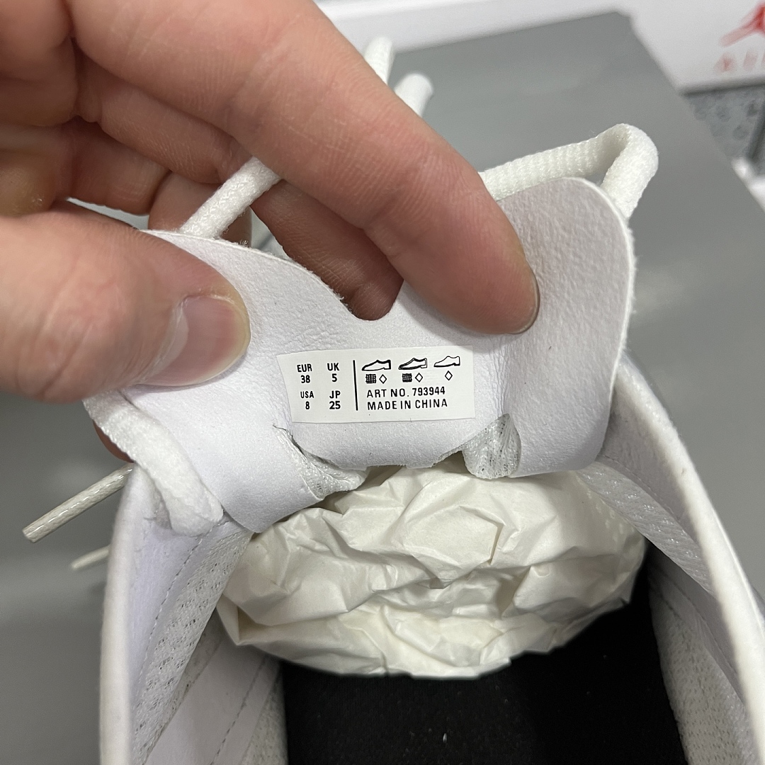 Balenciaga Circuit - Image 3