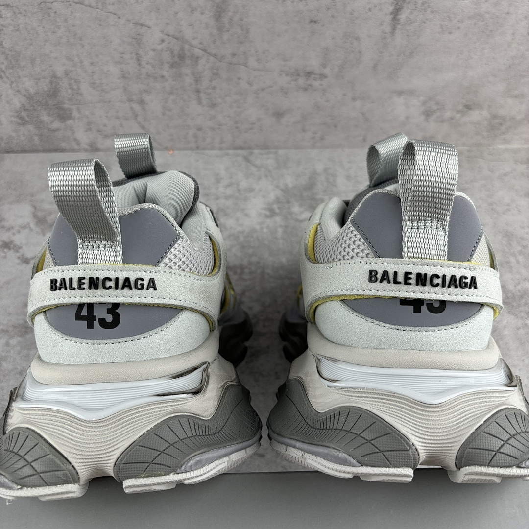 Balenciaga Cargo - Image 18