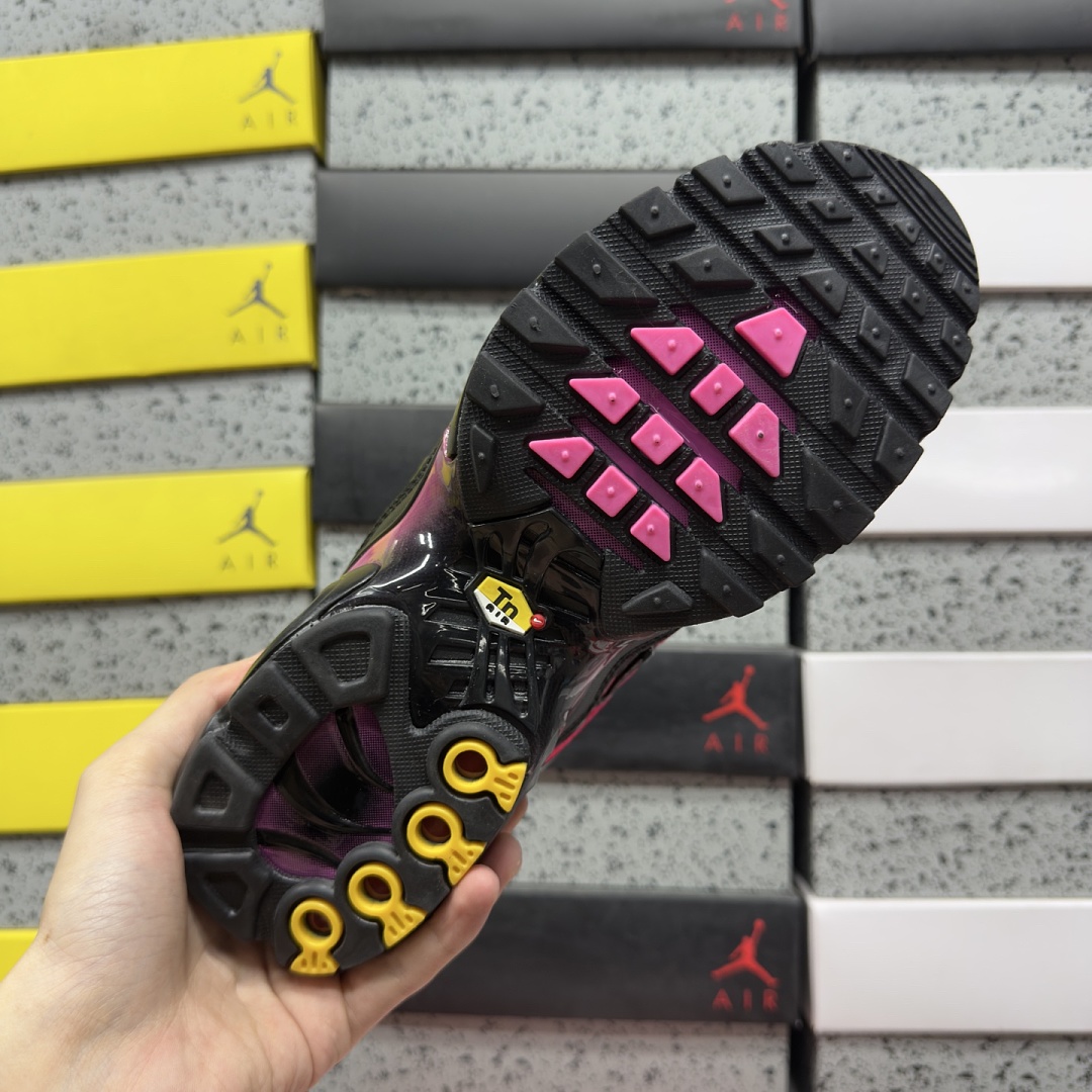 Nike Air Max Plus Black Hyper Pink DM0032-020 - Image 6