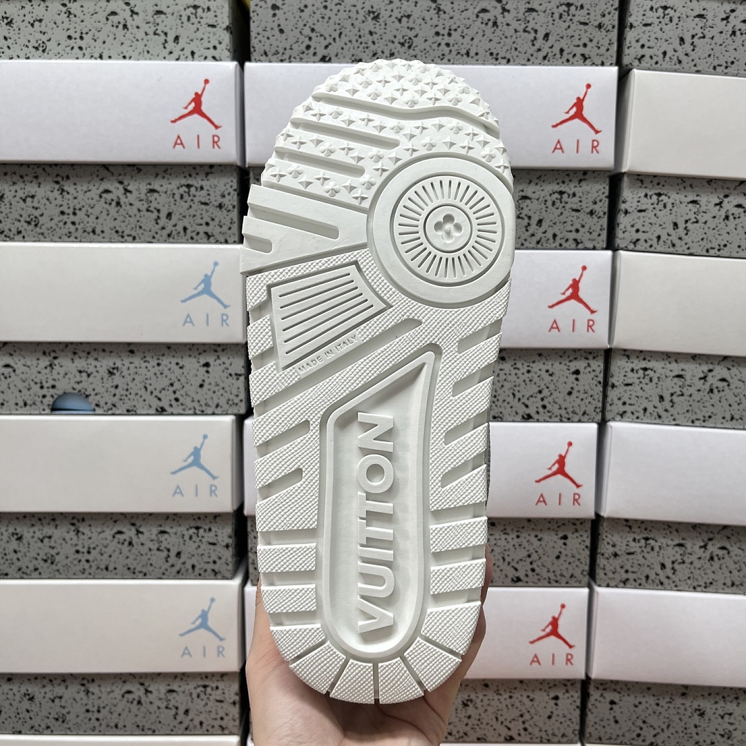 Louis Vuitton Trainer Maxi (Silver White) - Image 9