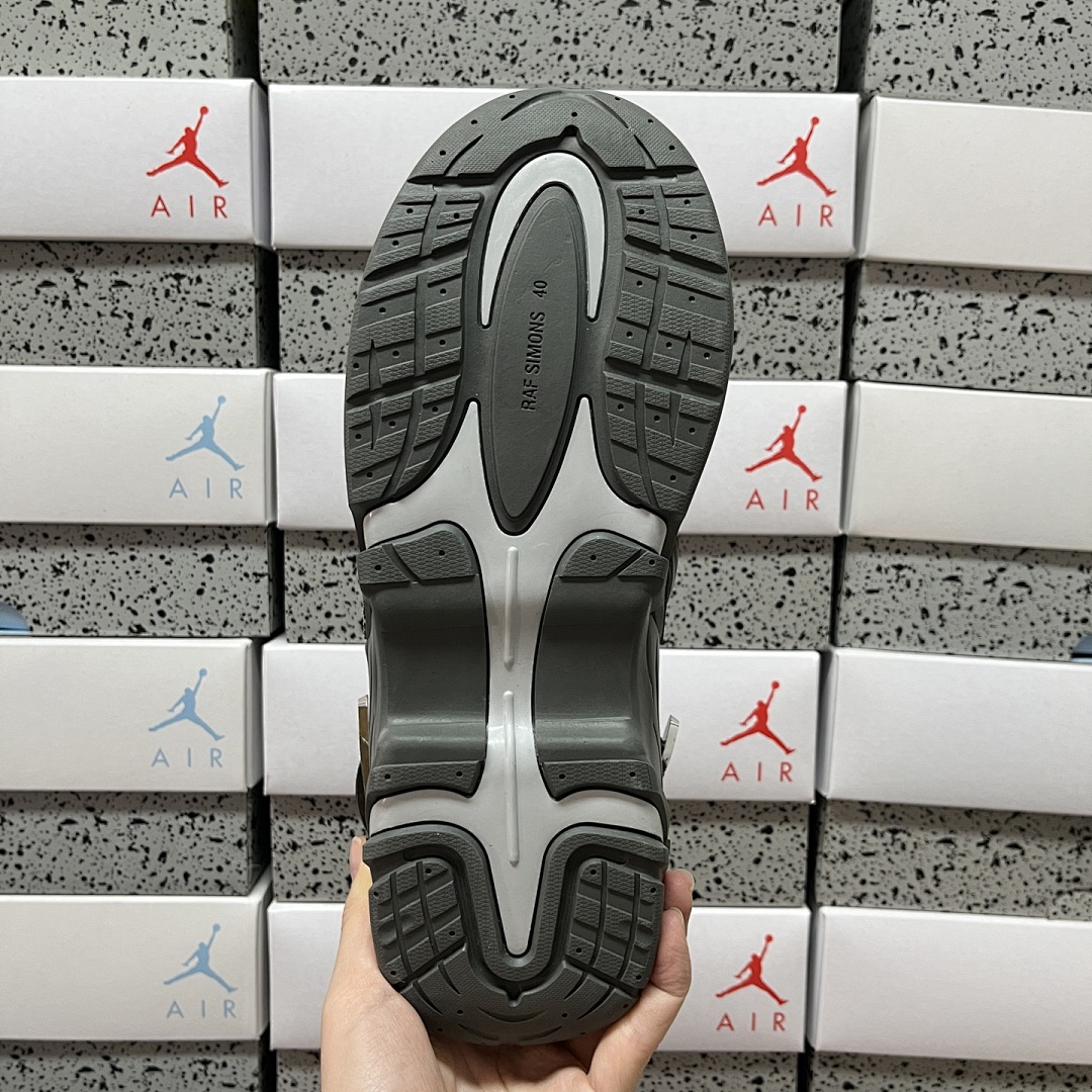 On Running Raf Simons Cylon-21 Grey 003L - Image 2