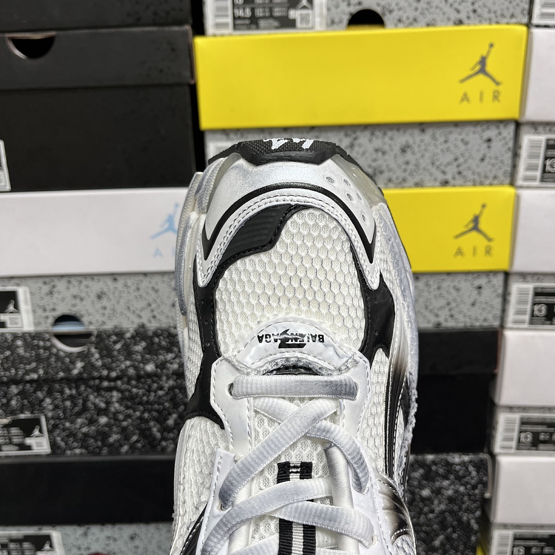 Balenciaga BLCG Runner 7.5 - Image 4