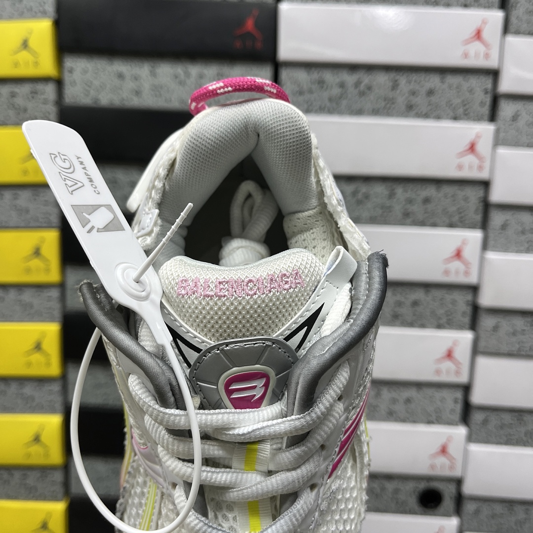 Balenciaga BLCG Runner - Image 33