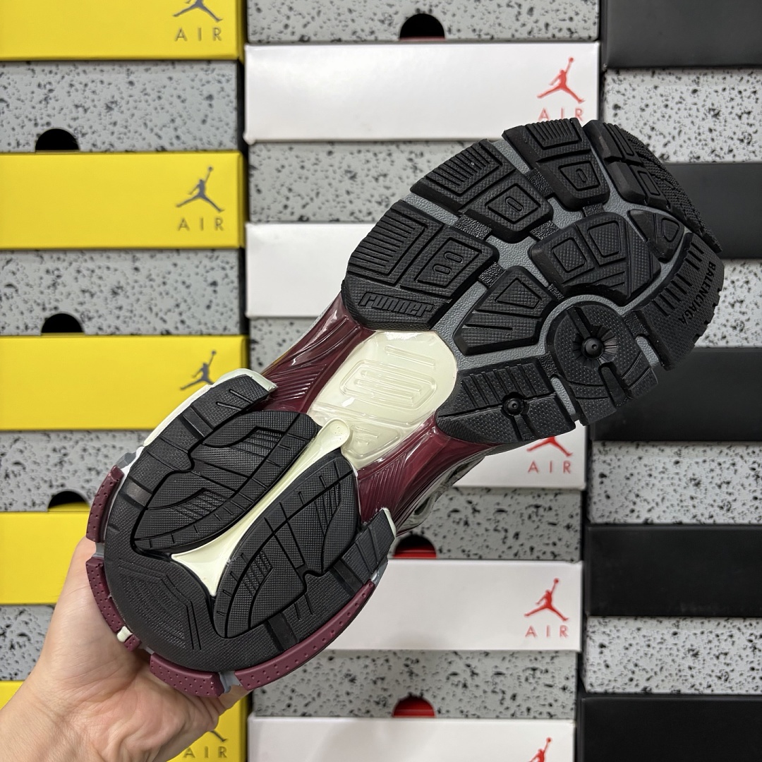 Balenciaga BLCG Runner 7.0 - Image 11