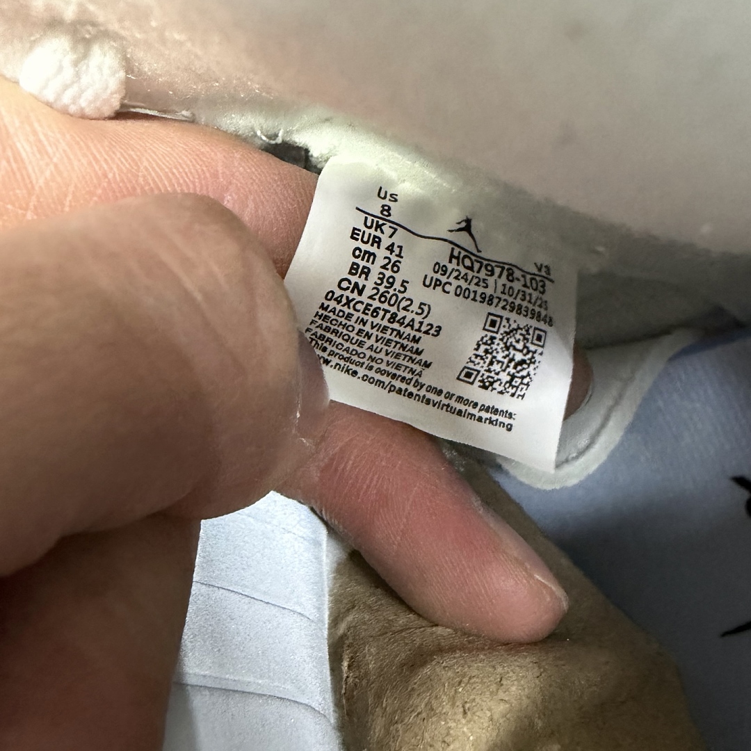 Nike White Metallic - Image 3