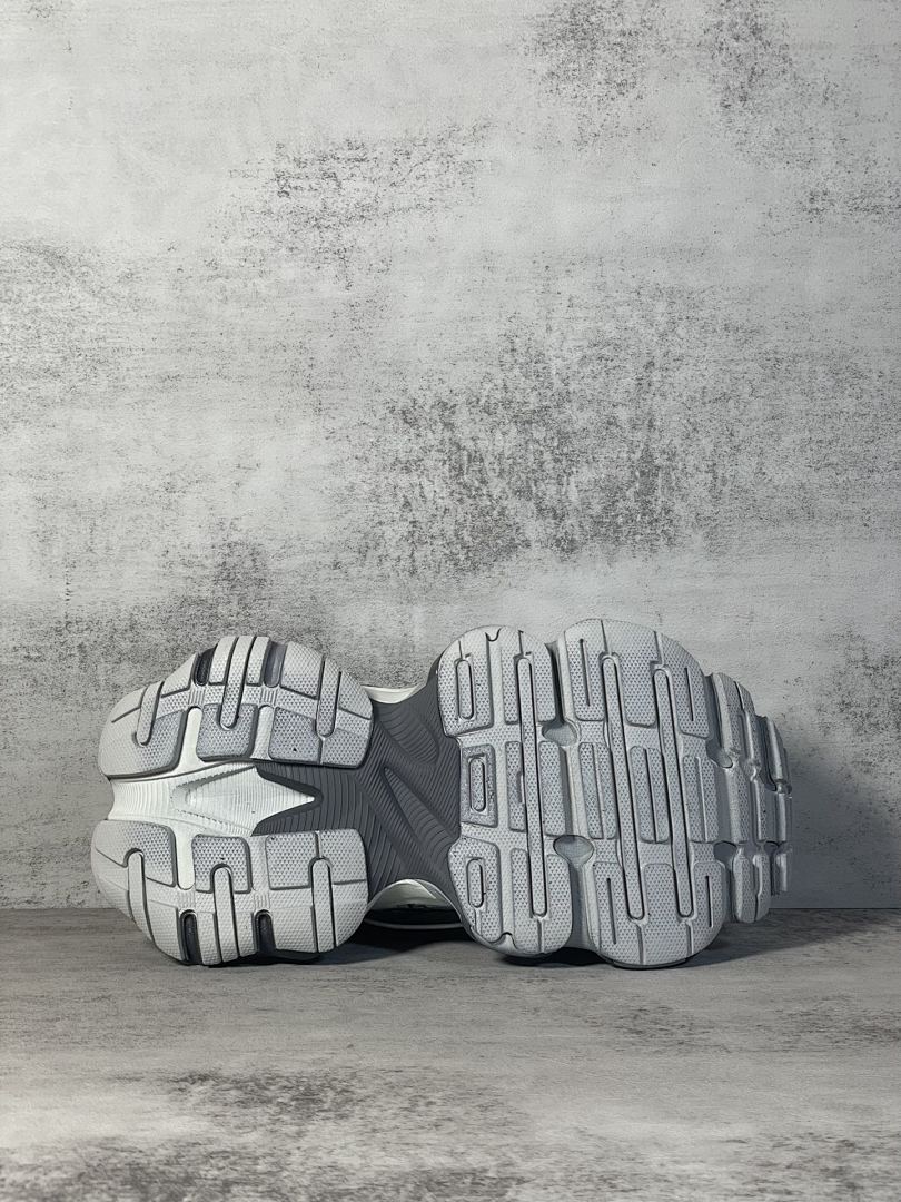 Balenciaga Cargo - Image 85
