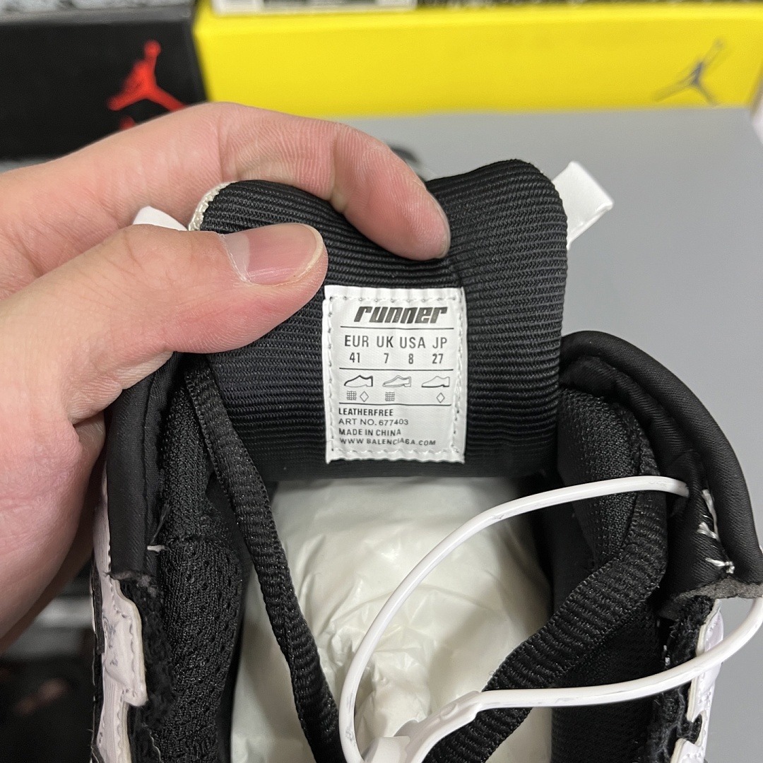 Balenciaga BLCG Runner 7.0 - Image 10