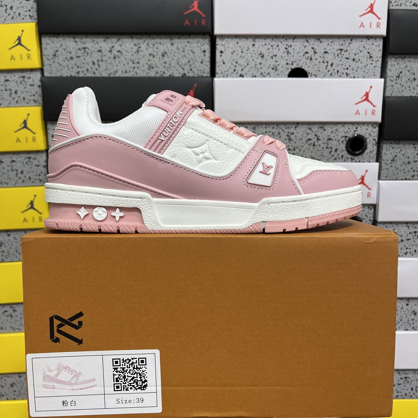 Louis Vuitton Trainer - Image 10