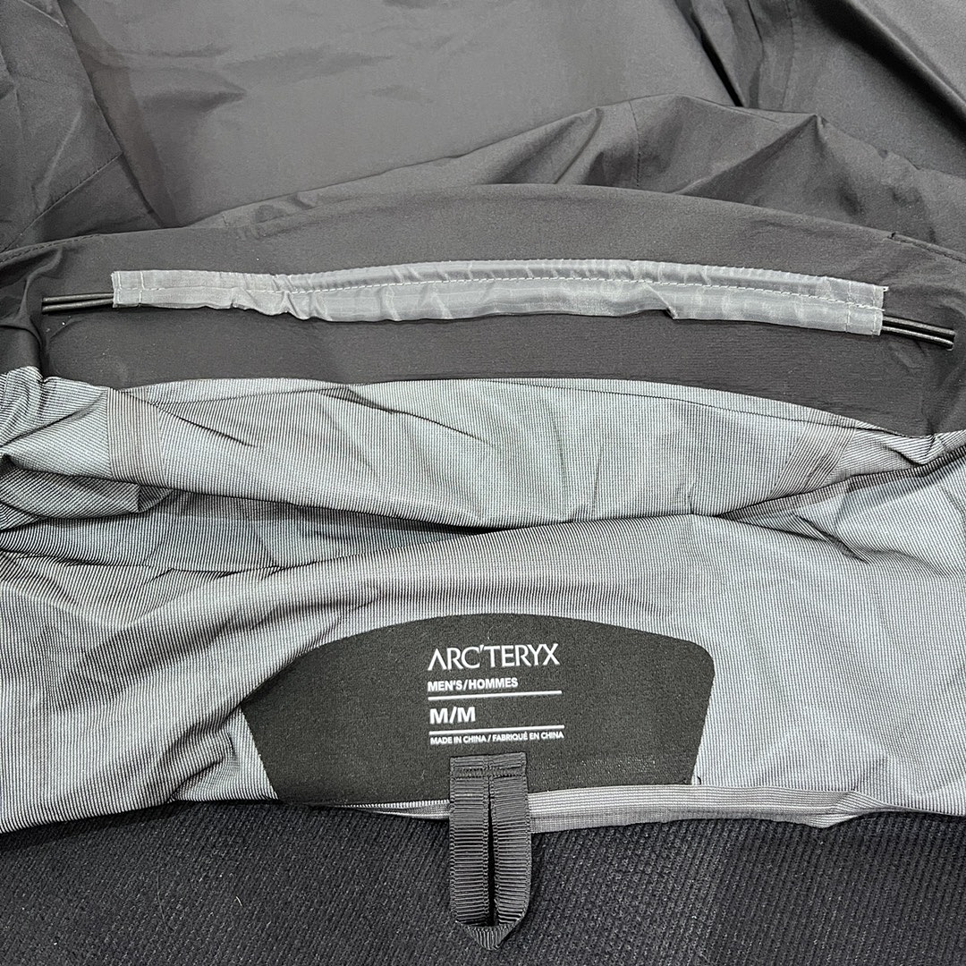 Arc'teryx Beta LT Jacket (Black) - Image 33