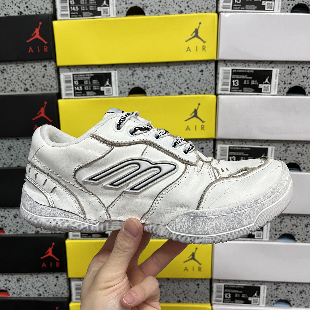 Balenciaga Hamptons Sneakers - Image 10