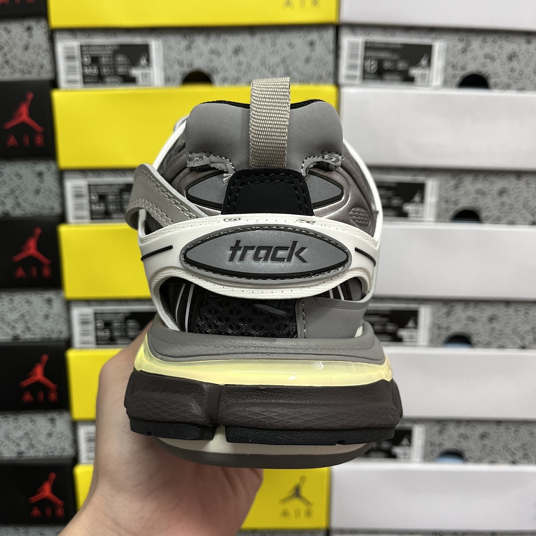 Balenciaga BLCG Track 3.0 Grey LED - Image 6