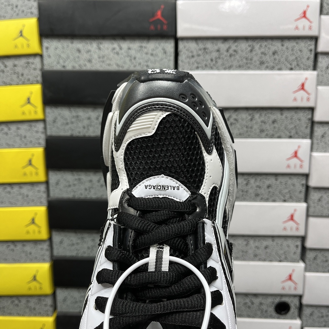 Balenciaga Runner LED 7.0 (Black White) - Image 2