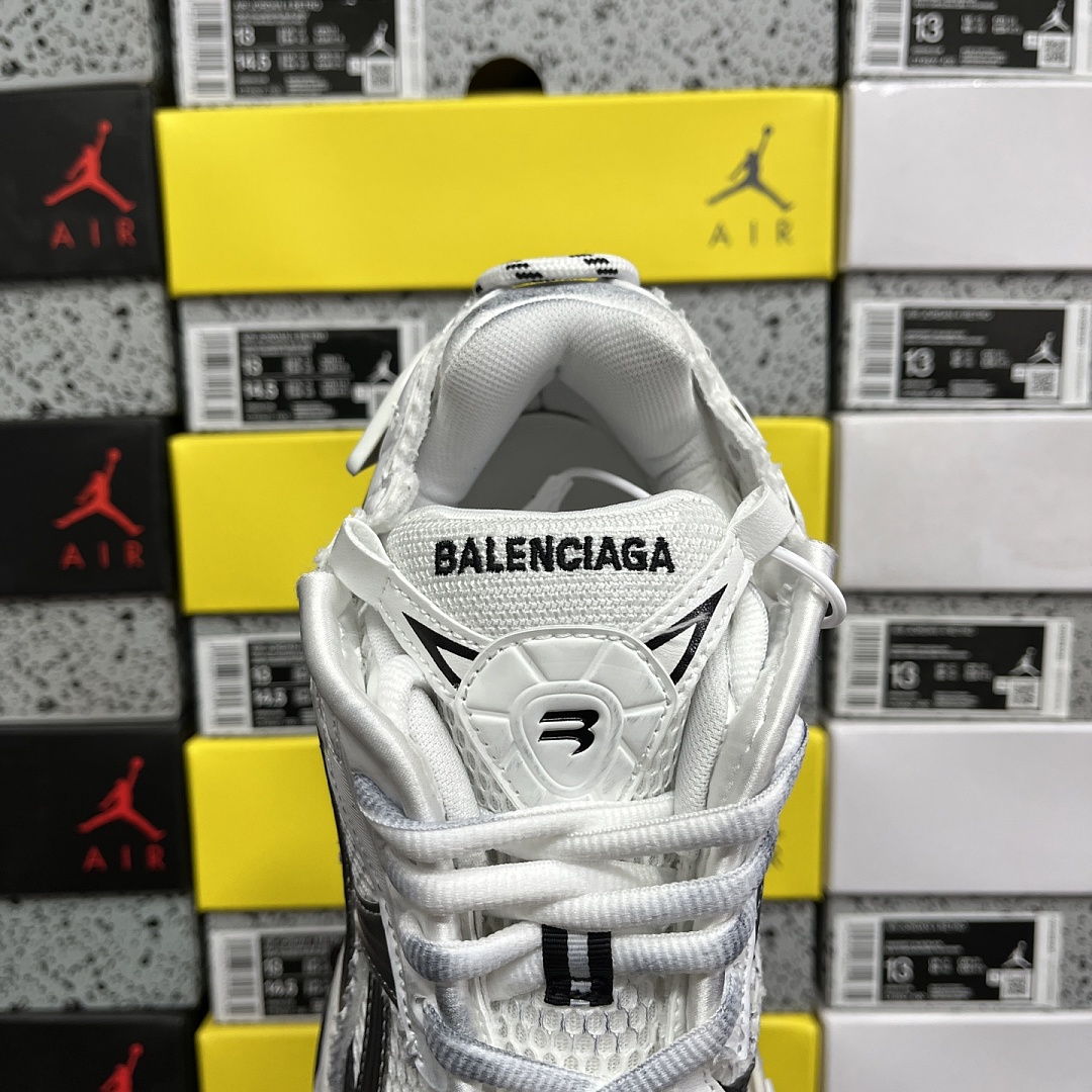 Balenciaga BLCG Runner 7.5 - Image 10