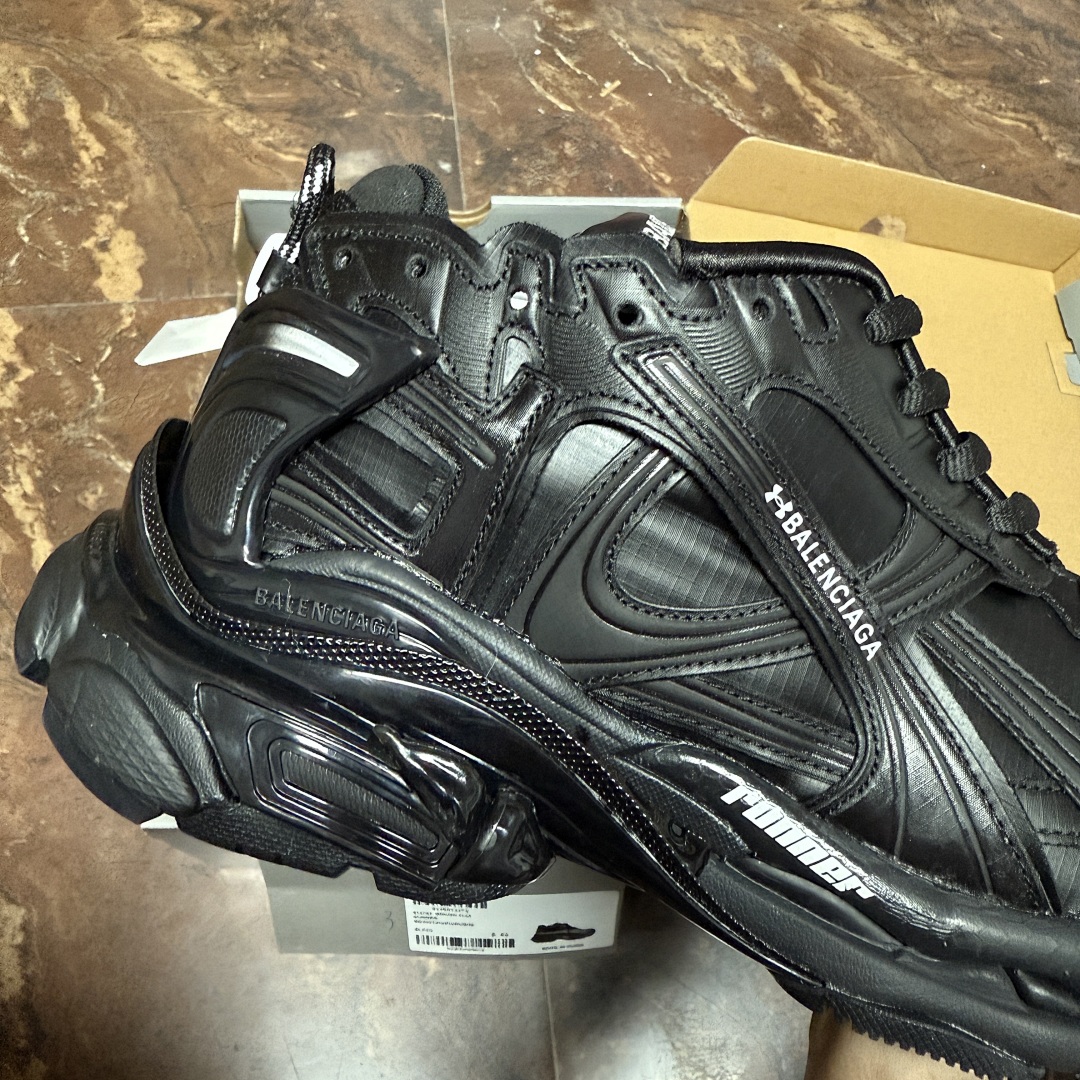 Balenciaga Runner 7.5 - Image 10